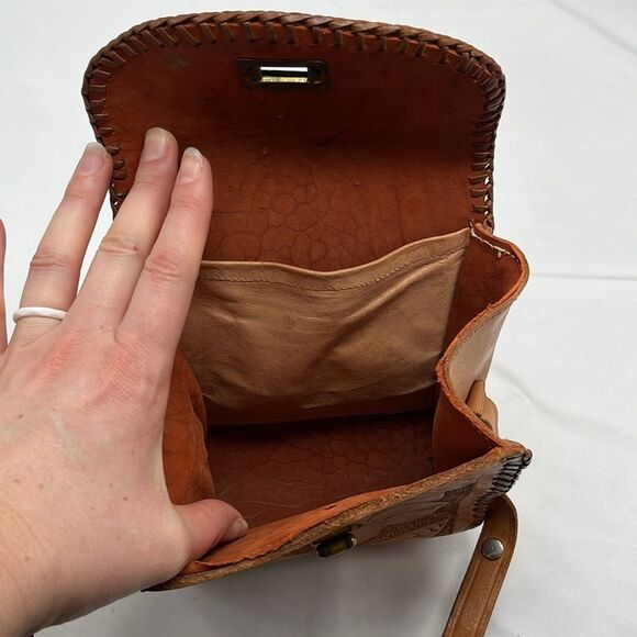 Vintage Hand Tooled Leather Shoulder Purse - Picture 4 of 9